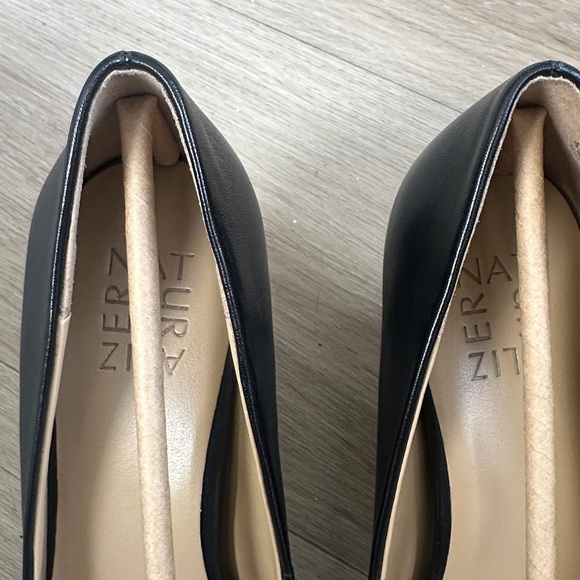 Everly Black Pointed Toe Heels Naturalizer Everly Pump - Picture 4 of 8